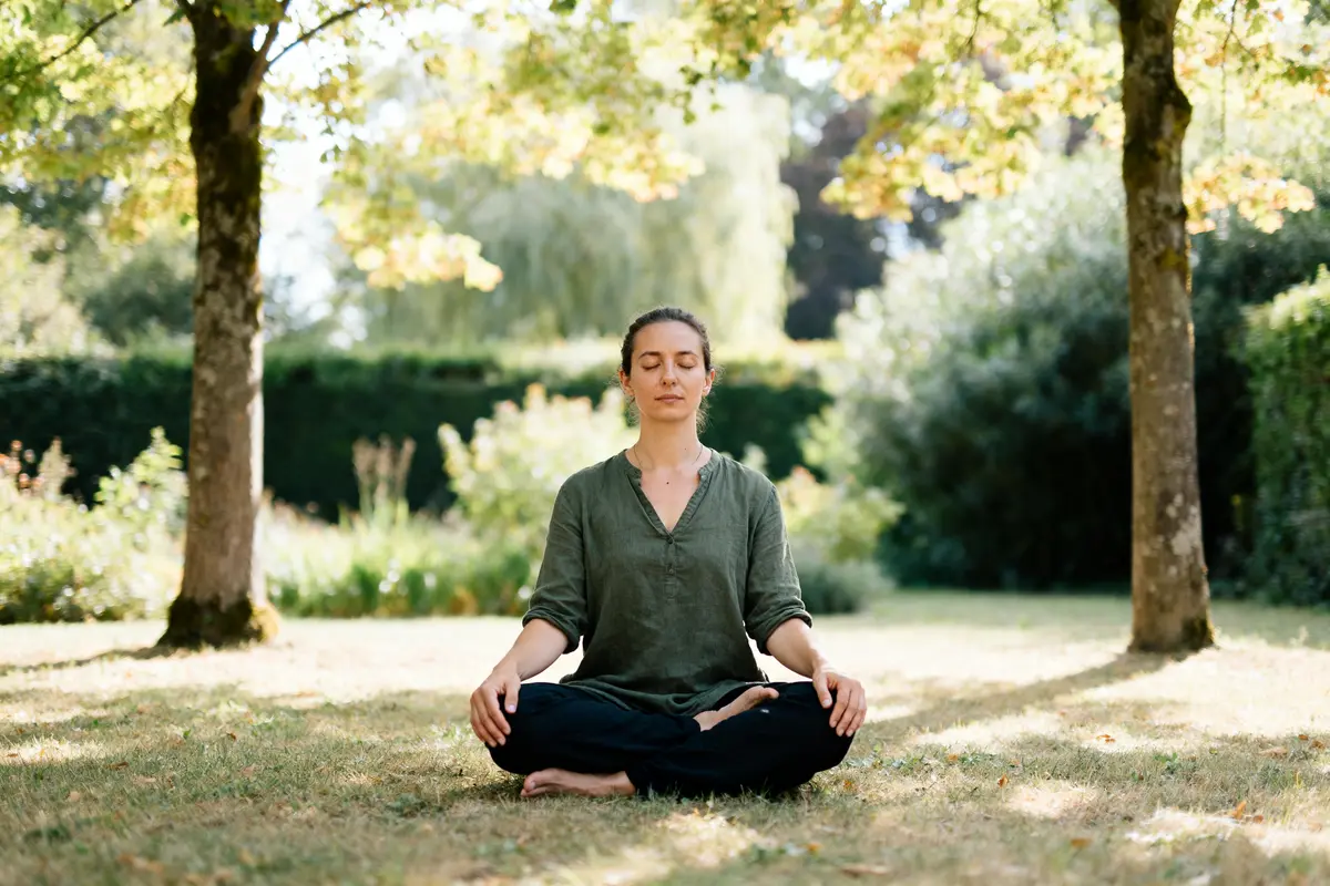 Méditation bouddhiste : guide essentiel pour pratiquer et apaiser