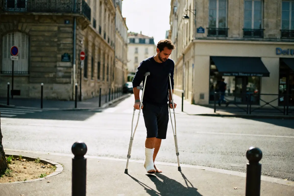 Marcher après fracture plateau tibial sans opération : Quand et comment ?