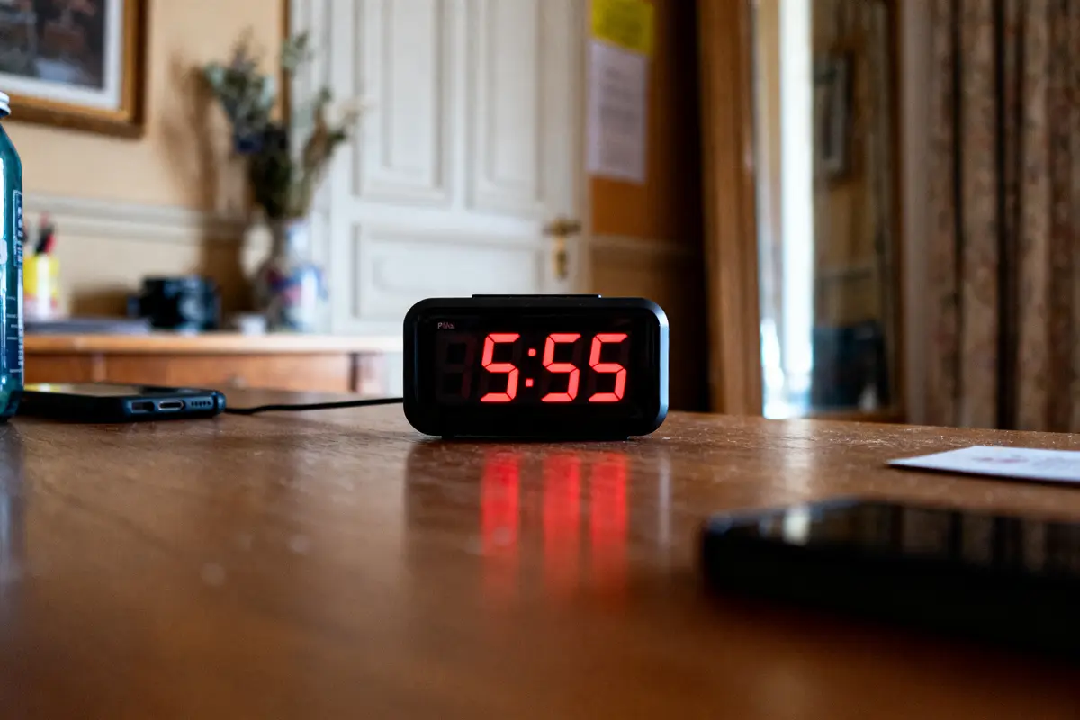Heure miroir 5h55 : Signification, message &amp; amour dévoilés
